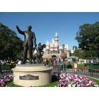 Anaheim: : Walt and Mickey Statue "Disneyland"