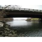Narragansett: narrow river bridge