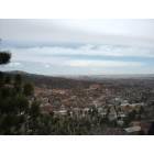 Manitou Springs: : Manitou Springs with Garden of the Gods in the Distance