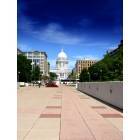 Madison: : Capitol building in downtown Madison
