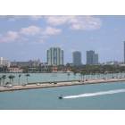 Miami: : View of Miami from cruise boat