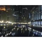 Chicago: : Chicago River at night
