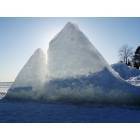 Duluth: Ice chunk on the edge of Lake Superior