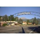Manitou Springs: : City Limits of Manitou Springs, Pikes Peak in the Background