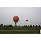 Giant peach water tower in Gaffney SC
