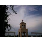 Altamonte Springs: The towerlike structure in the middle of the Cranes Roost Park
