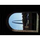 St. Louis: : Gateway Arch-looking from train station platform