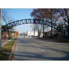 Fort Wayne: : New arch across East State Blvd.