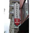 Portland: : Powell's City of Books - The Largest Used Bookstore in the World