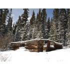 Fairplay: : Old, abandoned log cabin in Fairplay
