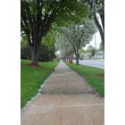 Rochester: Walkway along the street , 41st St NW
