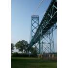 Detroit: : Ambassador Bridge crossing from Windsor, Ontario, Canada to Detroit, MI