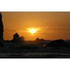 Cannon Beach: : Haystack Rock at sunset