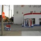 Aledo: : Old Gas Station on College Avenue