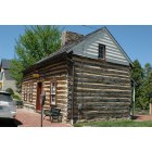 Leesburg: Downtown Leesburg. Old log cabin built 1763