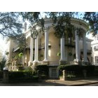 Savannah: : White brick facade - Forsythe Park