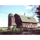 Mercer: Old barn on Echo Lake.. property of Fred Minds