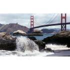 San Francisco: Golden Gate Bridge Crashing Waves
