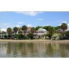 Charleston: : Houses near Colonial Lake